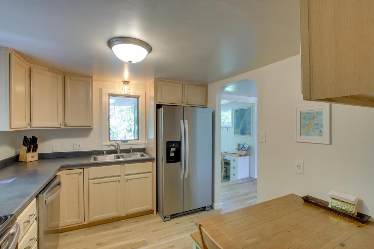 Updated Home With Deck 2 Mi To Sister Bay Beach! Екстериор снимка